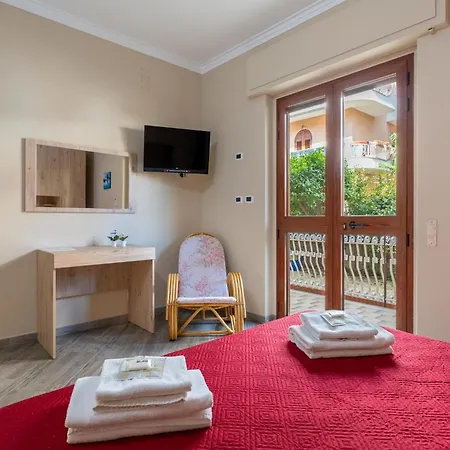 Guesthost - Lemon Tree - Casa Blu & Casa Arancione Giardini-Naxos