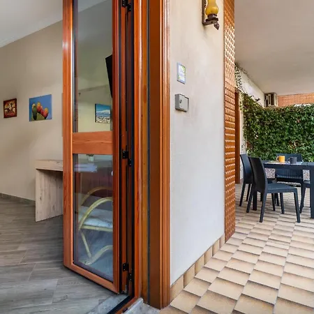 Guesthost - Lemon Tree - Casa Blu & Casa Arancione